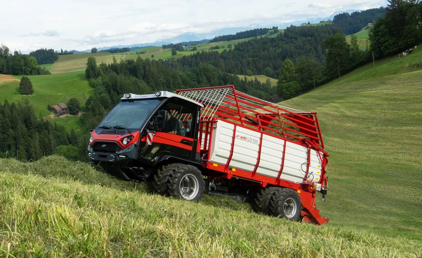 Aebi TP410 bei der Heuernte